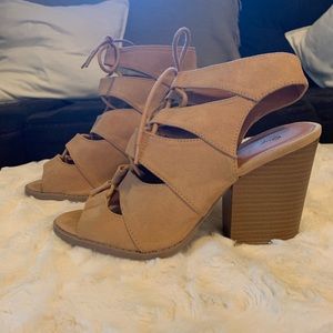 Qupid Core-135X Taupe Lace-Up Sandals